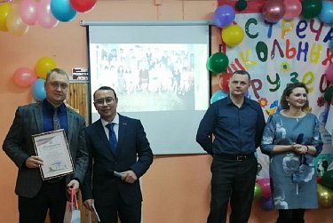 В школы – с наградами и подарками